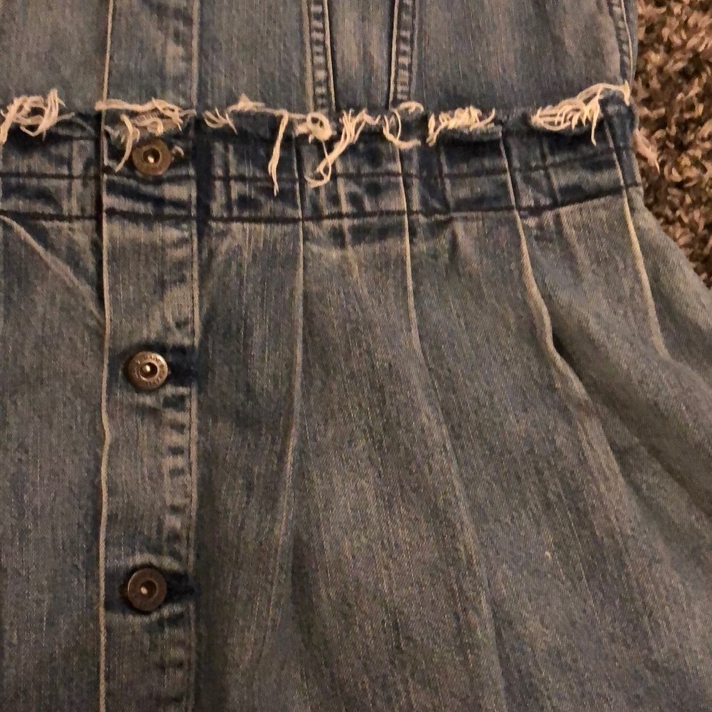 Levi’s trucker long pleated jacket. Button up. Raw edges.  Like new! - Picture 6 of 13